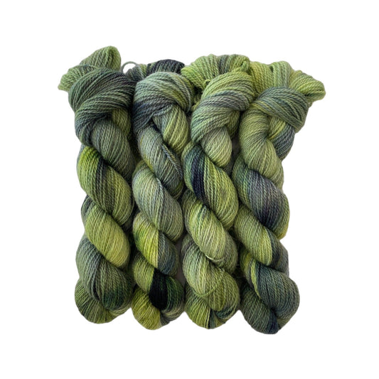 A beautiful blend of Bluefaced Leicester and Merino wool. With great stitch definition and soft enough to wear next to the skin this yarn is ideal for everything from sweaters to beautiful shawls and accessorie