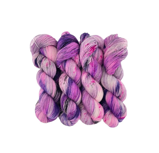 Experience luxury and softness with WILD SIDE - Hand Dyed Yarn. Made from 100% Extrafine Superwash Merino Wool, this single ply yarn is perfect for shawls and sweaters. With its pink base and pops of purple, add a touch of elegance to your projects.