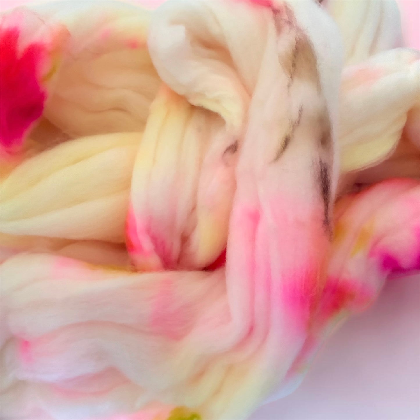 Flamingo Dance - 70% SW Merino Wool 20% Cashmere 10% Nylon Spinning Fibre/Fiber