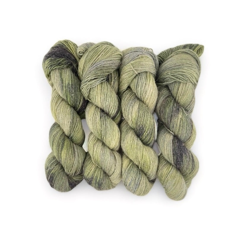 A plump and lustrous yarn with beautiful drape. Baby alpaca for softness, tussah silk for sheen and linen for texture to produce a rustic yet luxurious yarn. Use for unstructured garments, throws, shawls and other lightweight accessories.